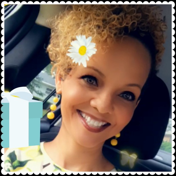 Meet your Posher, Carmela - Picture 1 of 6